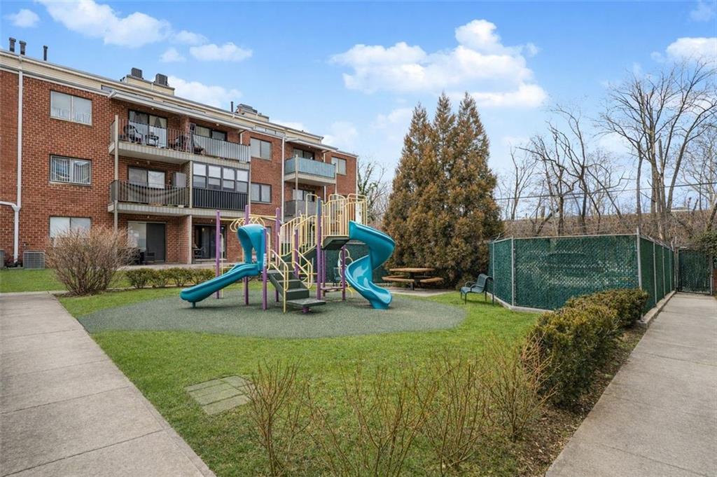 2817 East 26th Street 3B, Brooklyn, New York, 11235 image 28