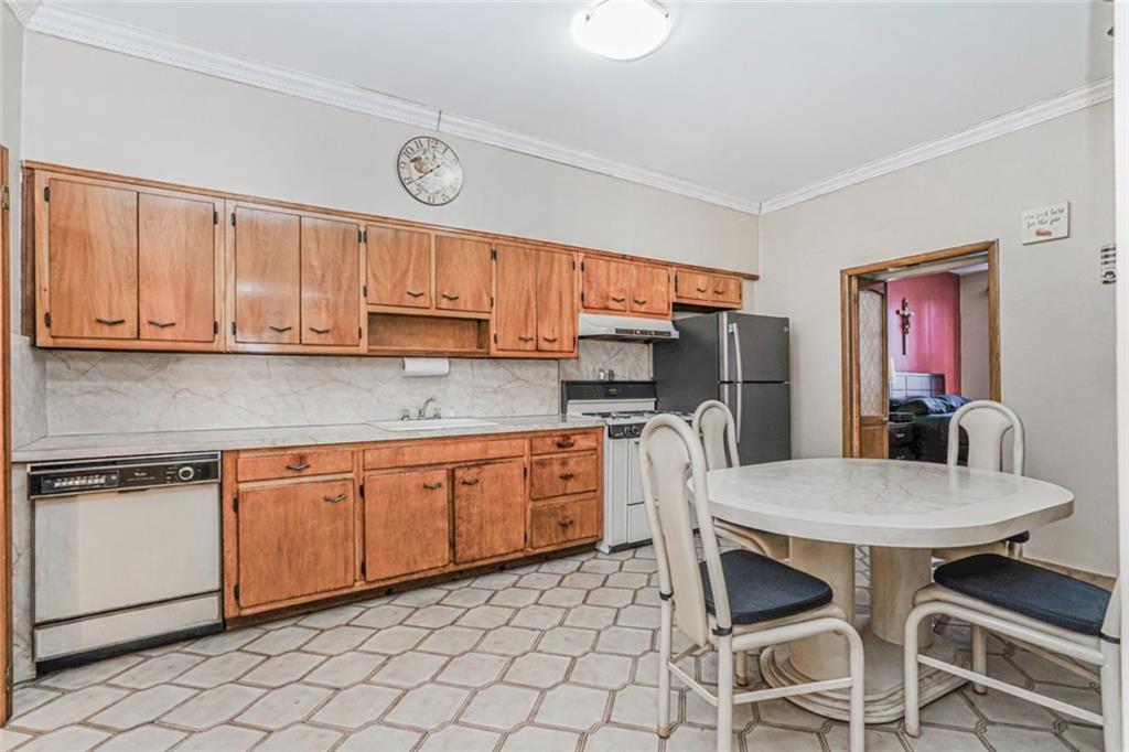 1831 62nd Street, Brooklyn, New York, 11204 image 22