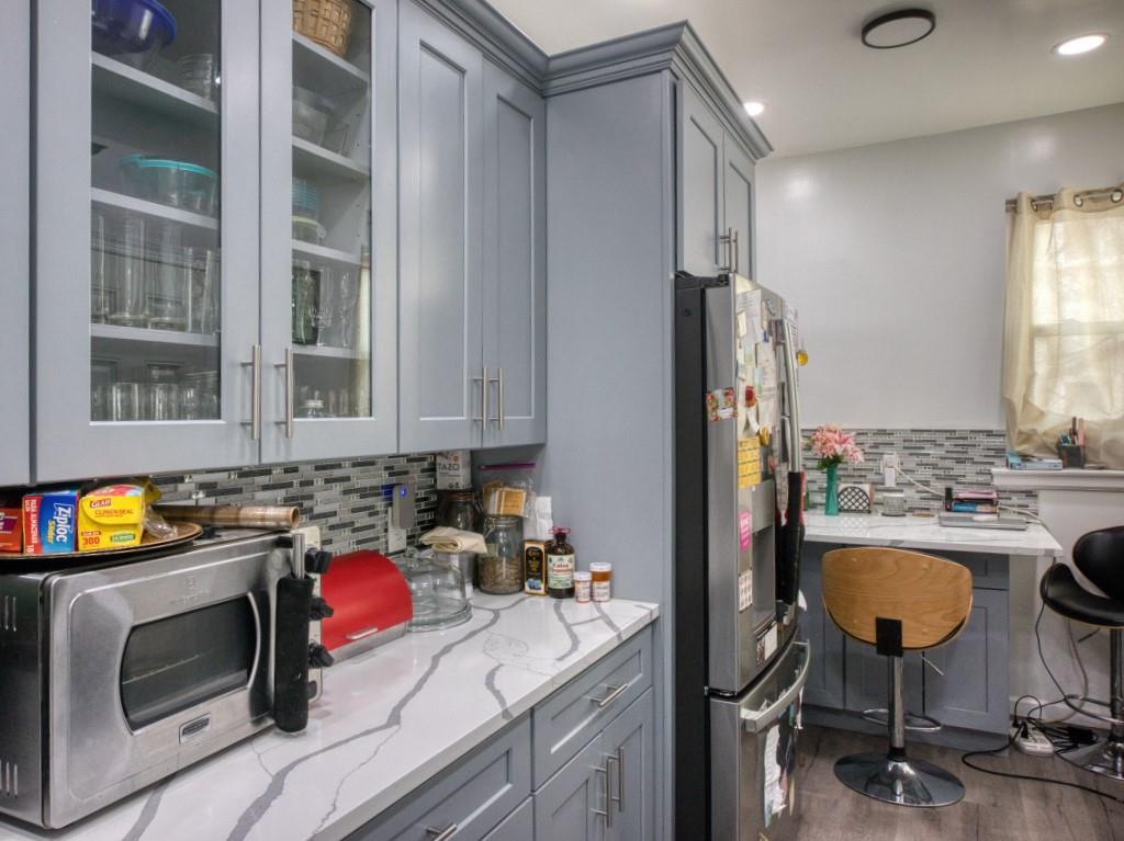 27 East 56th Street Image 3