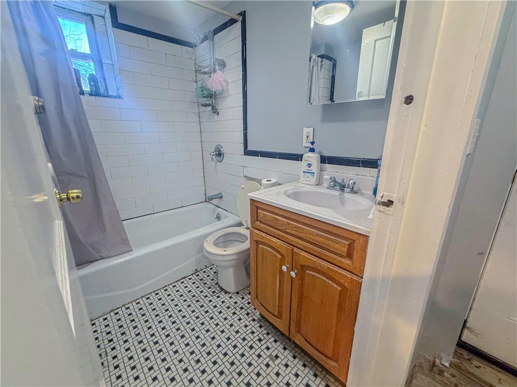 115 Victory Boulevard Image 4