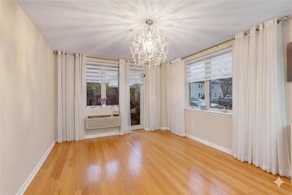 2517 Voorhies Avenue 1J Image 5