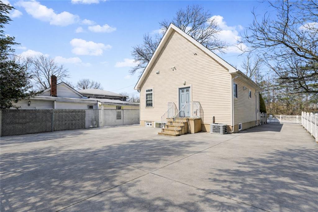 1562 Drumgoole Road, Staten  Island, New York, 10309 image 22