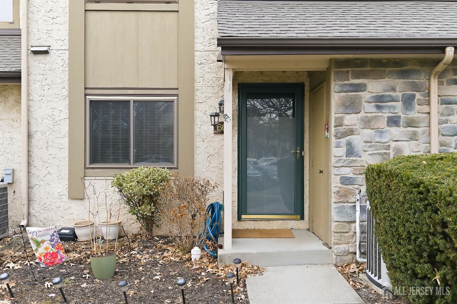 60 Hampshire Drive Image 2