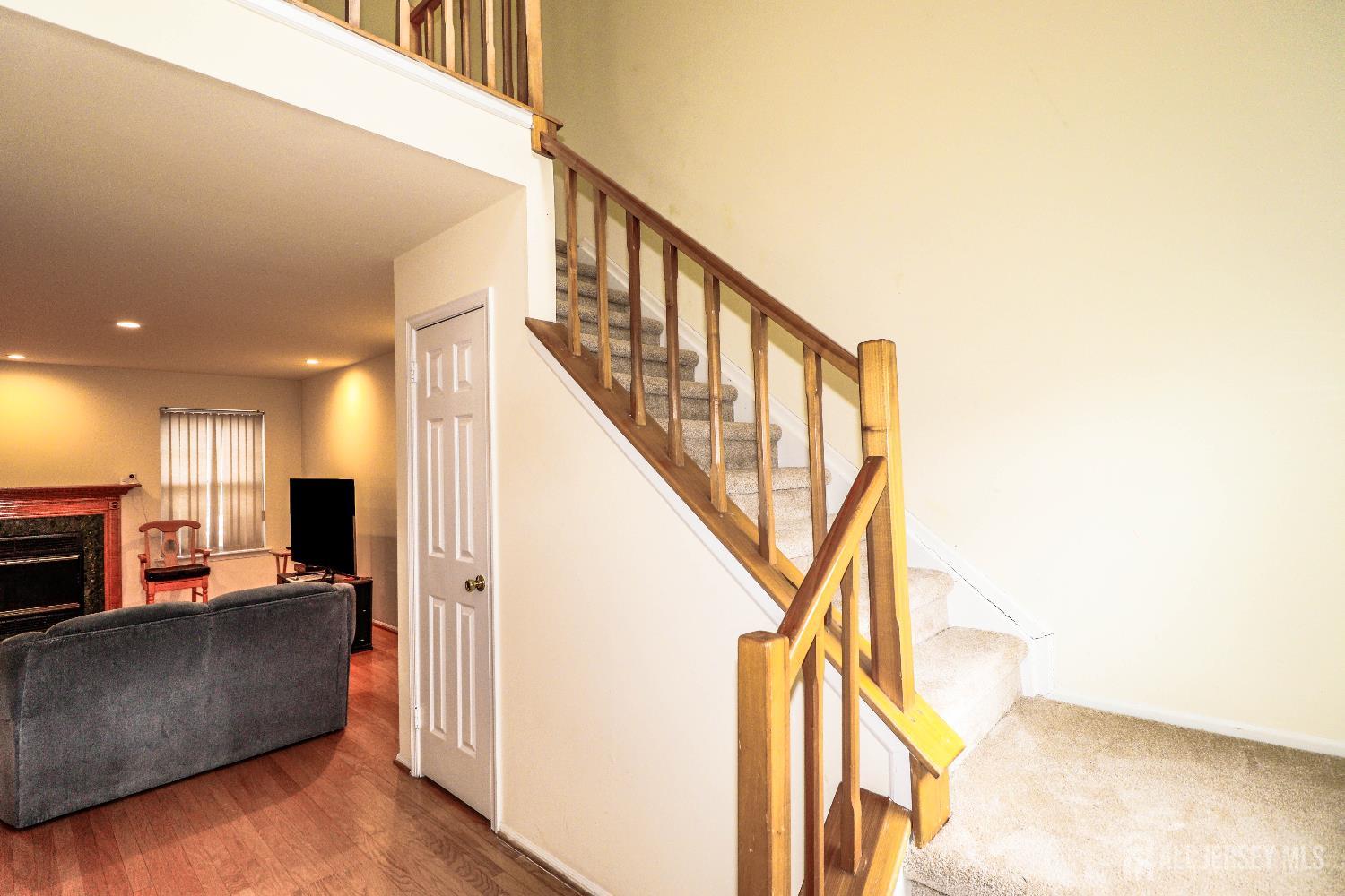 190 Jonathan Place Image 5