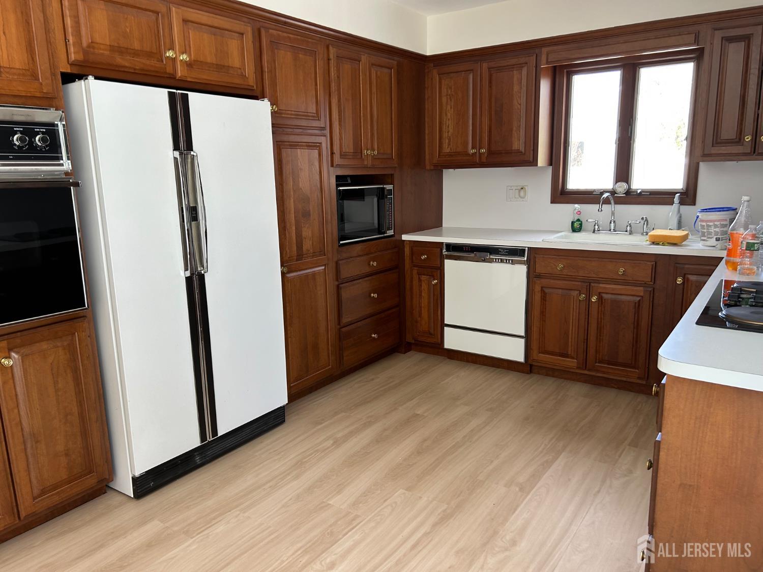 5 Downing Drive Image 3