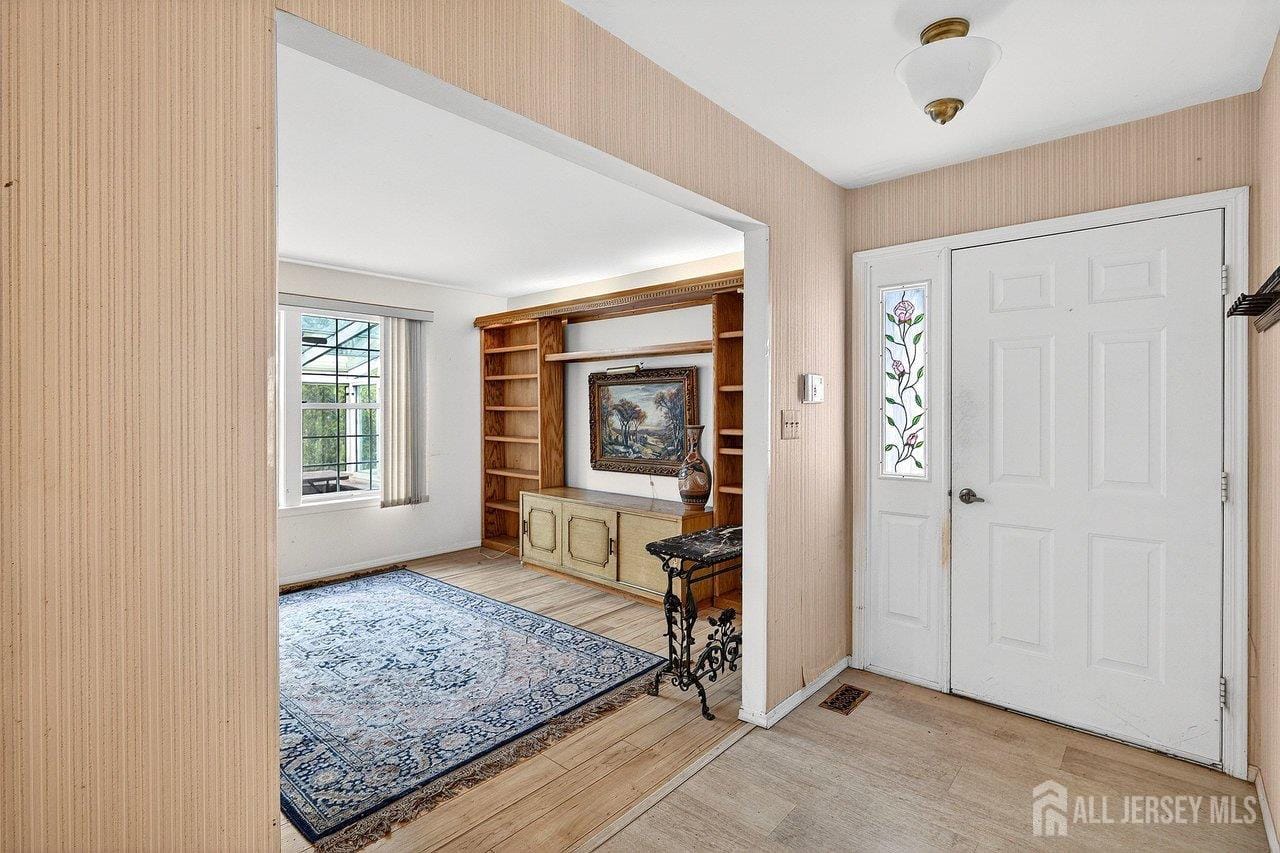 3-A Surrey Court Image 5