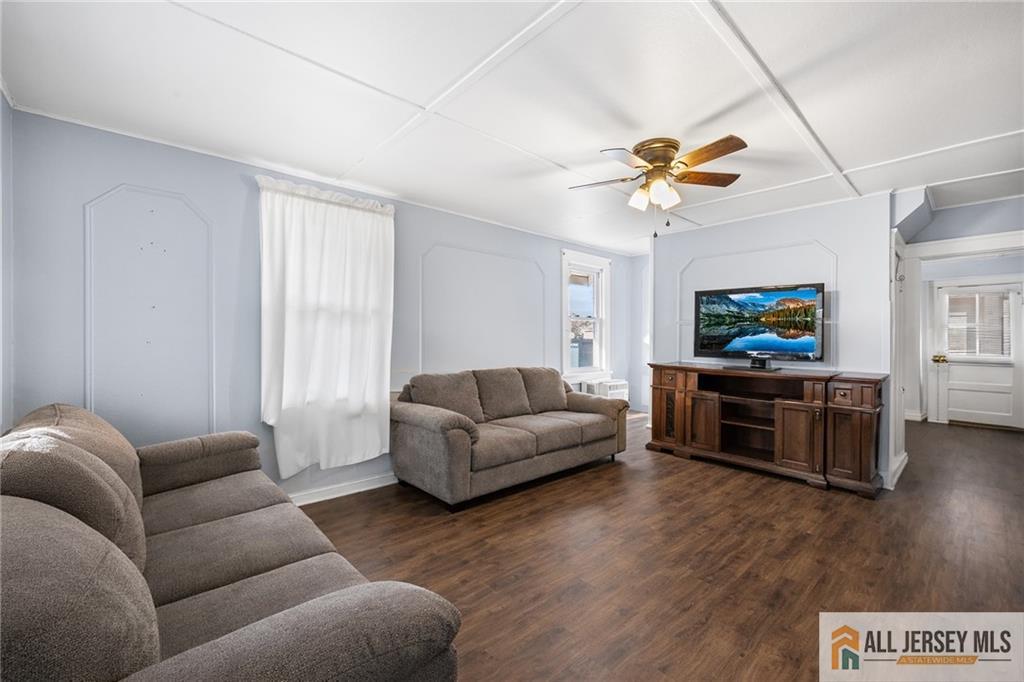 638 Beachwood Boulevard Image 2