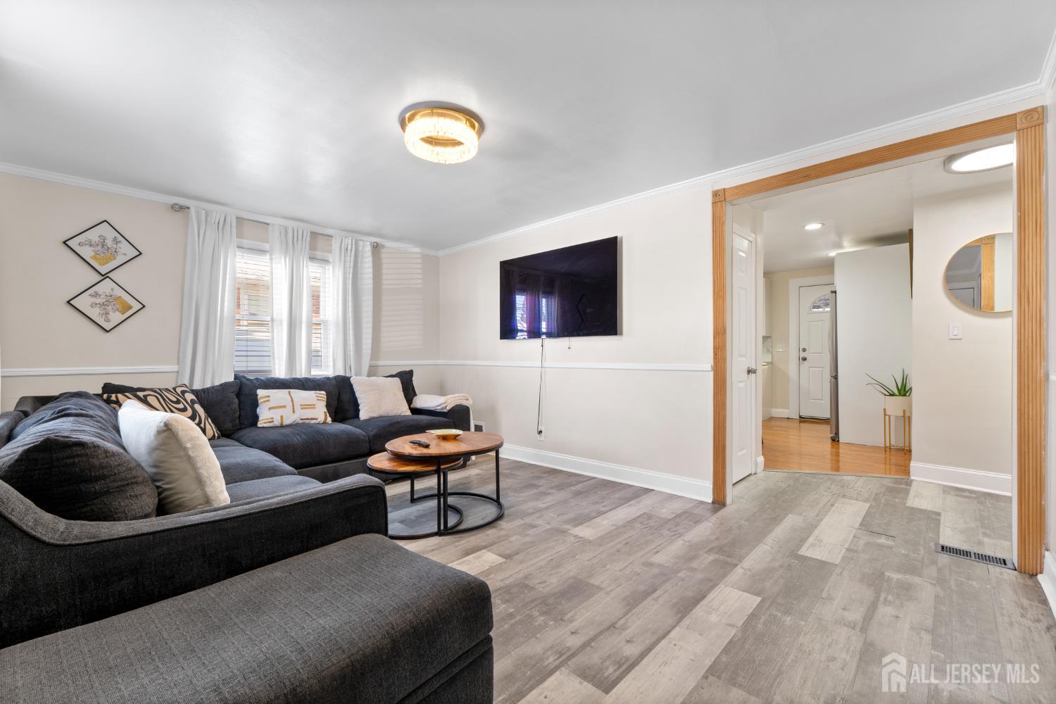 696 Hanson Avenue Image 4