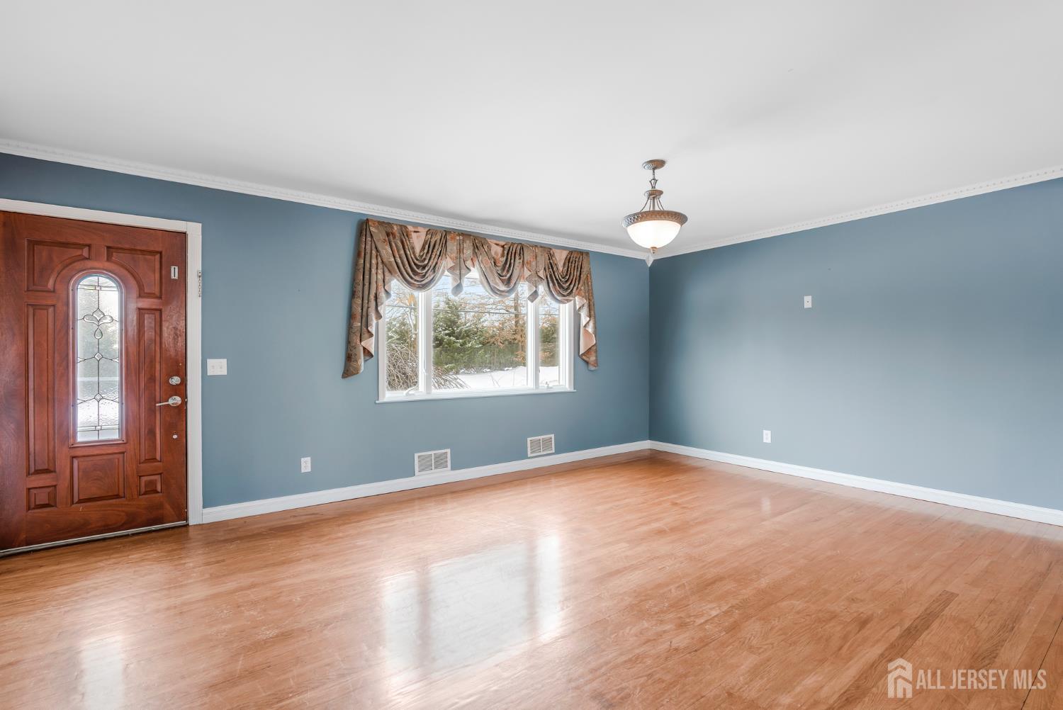 325 Colonia Boulevard Image 3