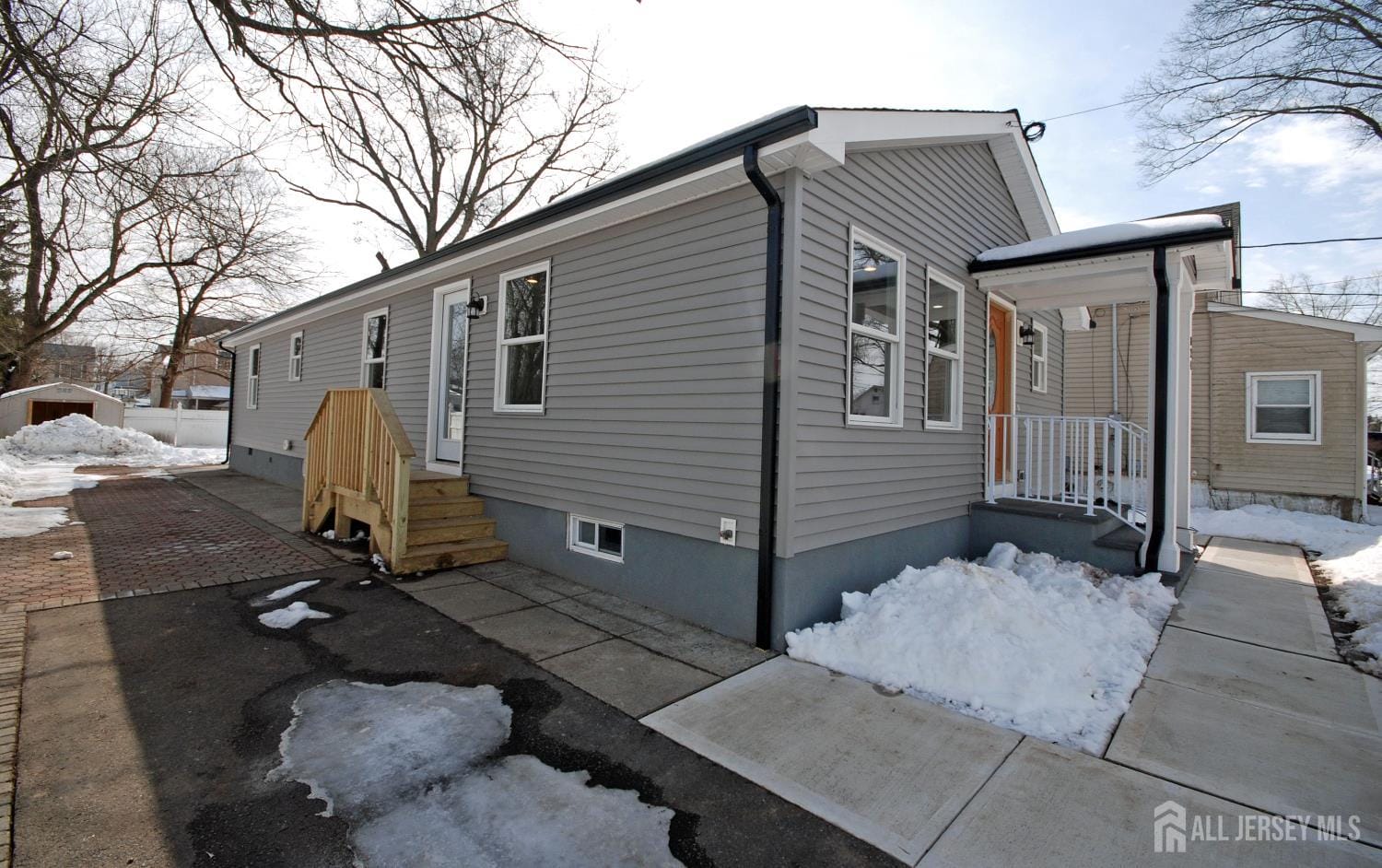 824 Drake Avenue Image 2