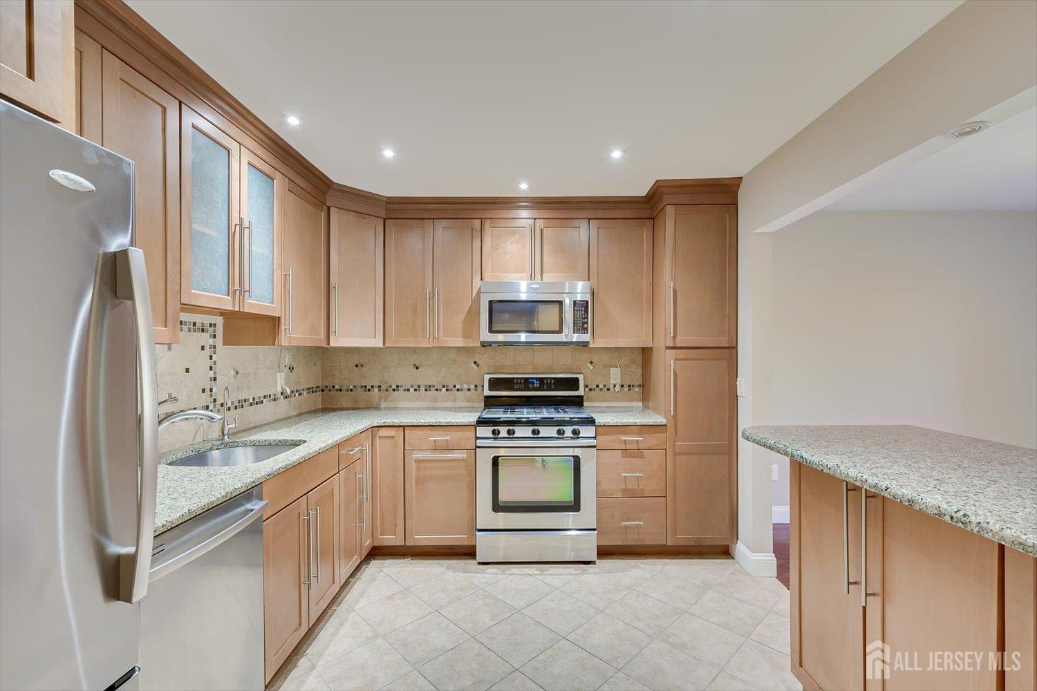 133 Oakmont Court, Edison, NJ, 08820 image 25