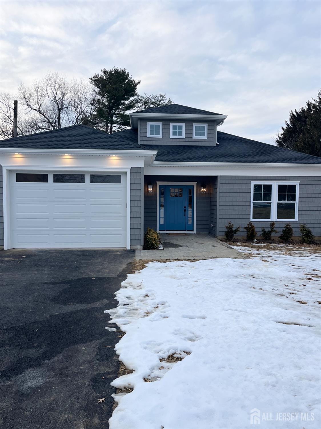 10-1/2 Johnson Avenue Image 1