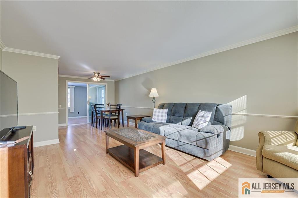 38 Concord Lane E Image 2