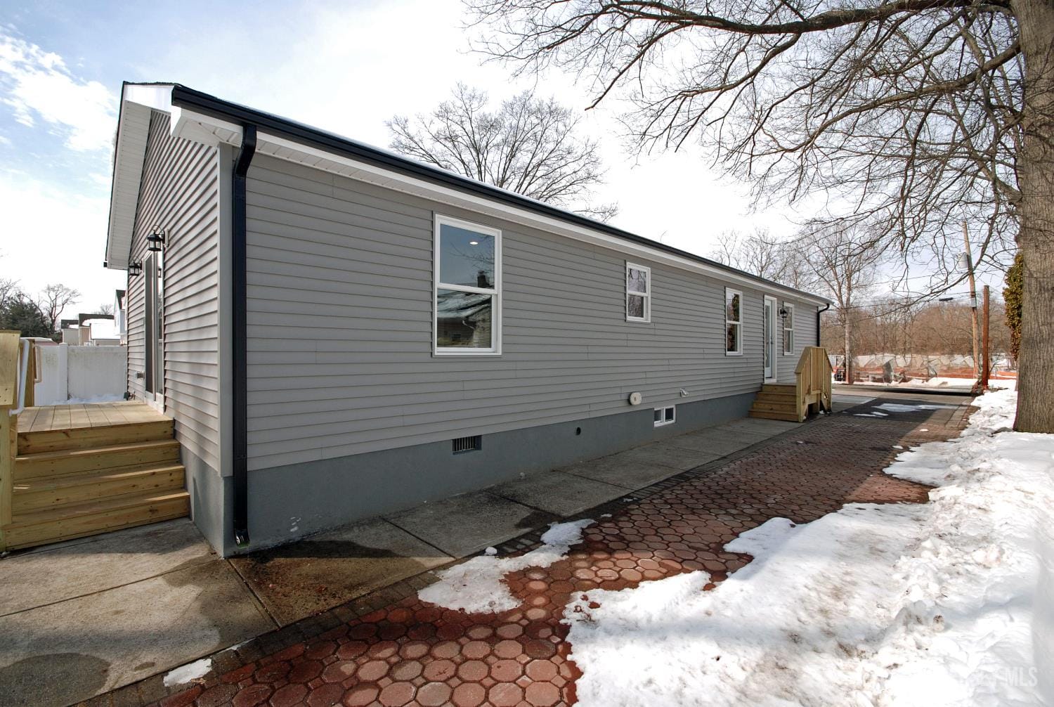 824 Drake Avenue Image 3