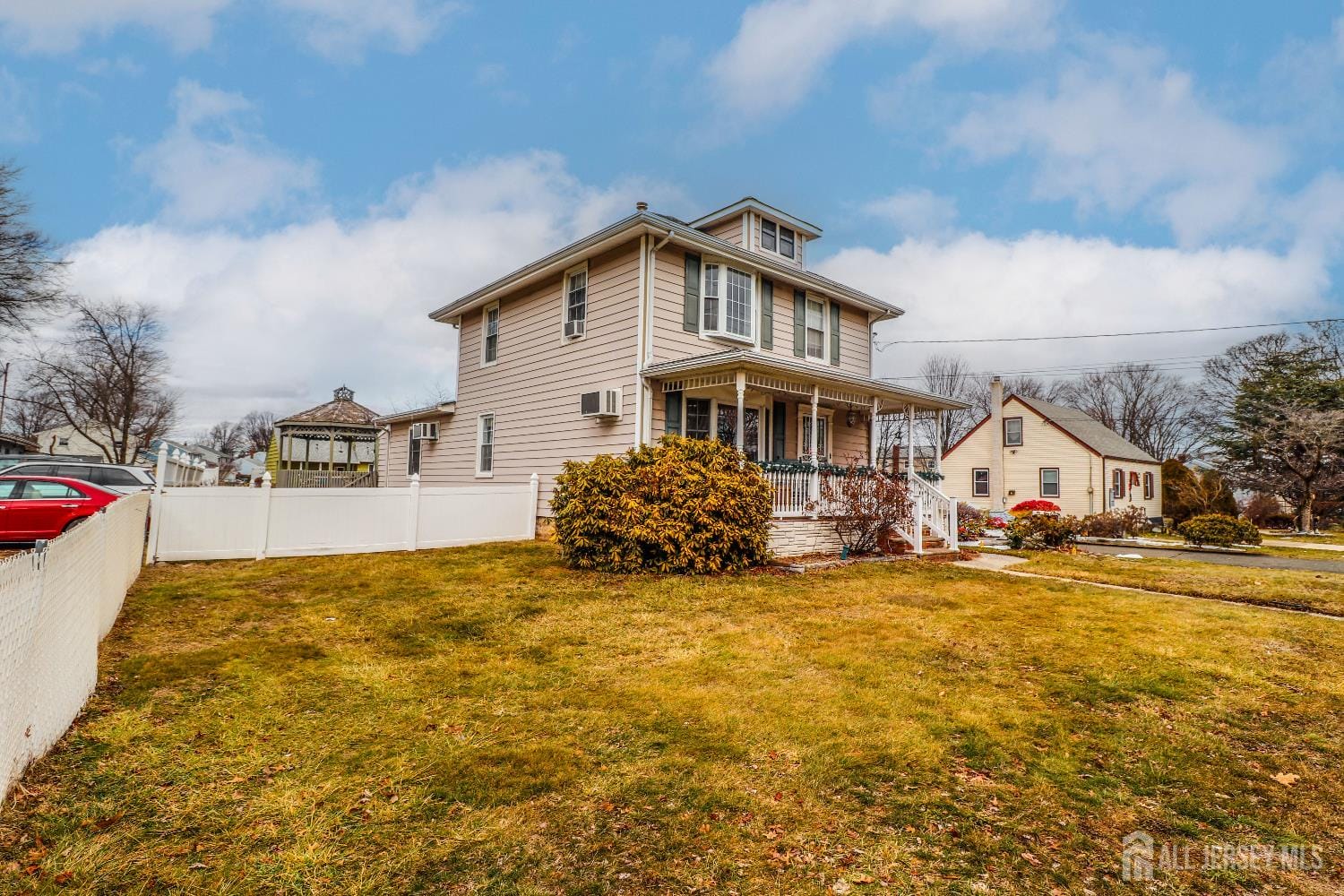 484 Old Post Road Image 2