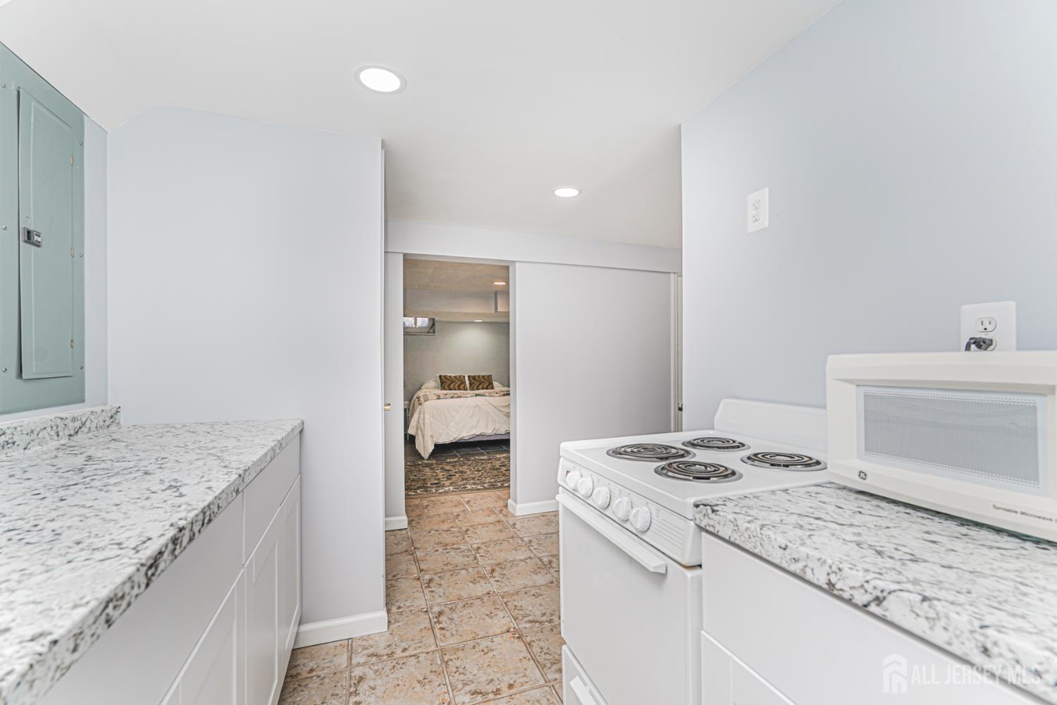 125 Garretson Circle, Milltown, NJ, 08850 image 38