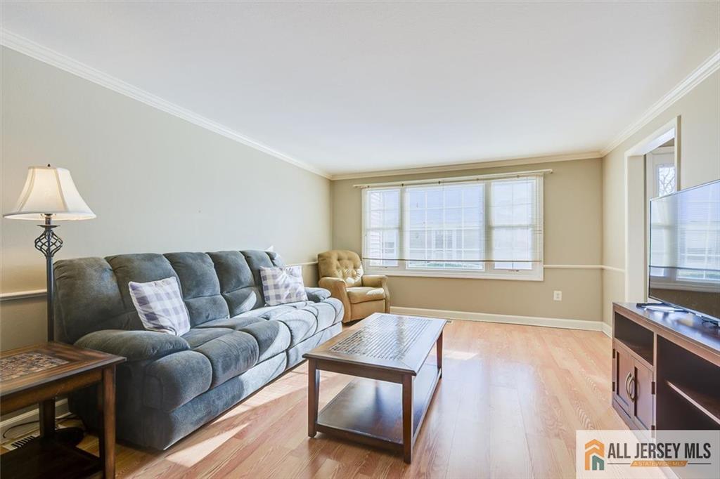 38 Concord Lane E Image 3