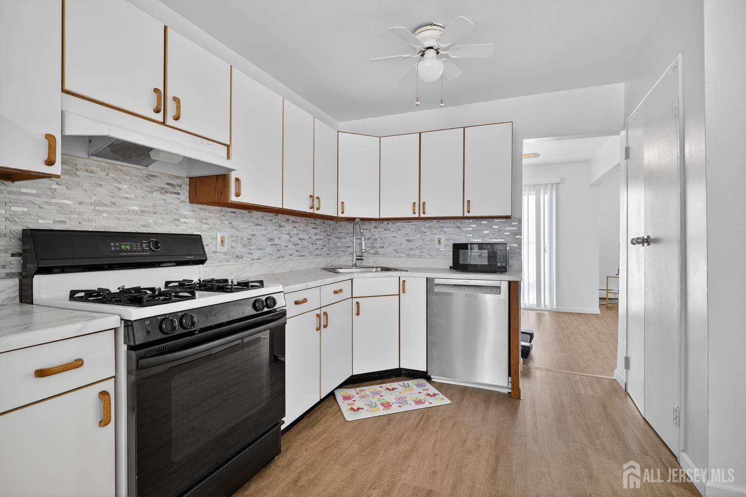 22 lake Avenue 5a Image 3