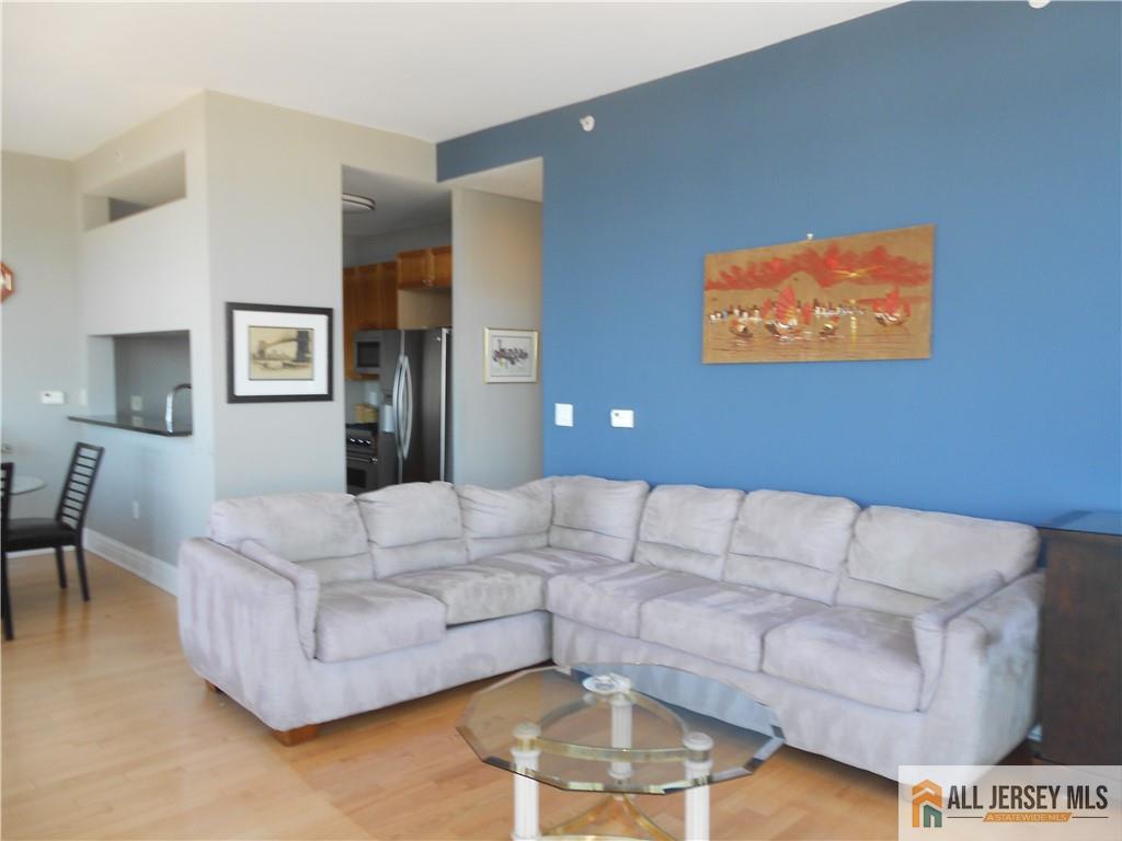 1 Spring Street 2305 Image 3