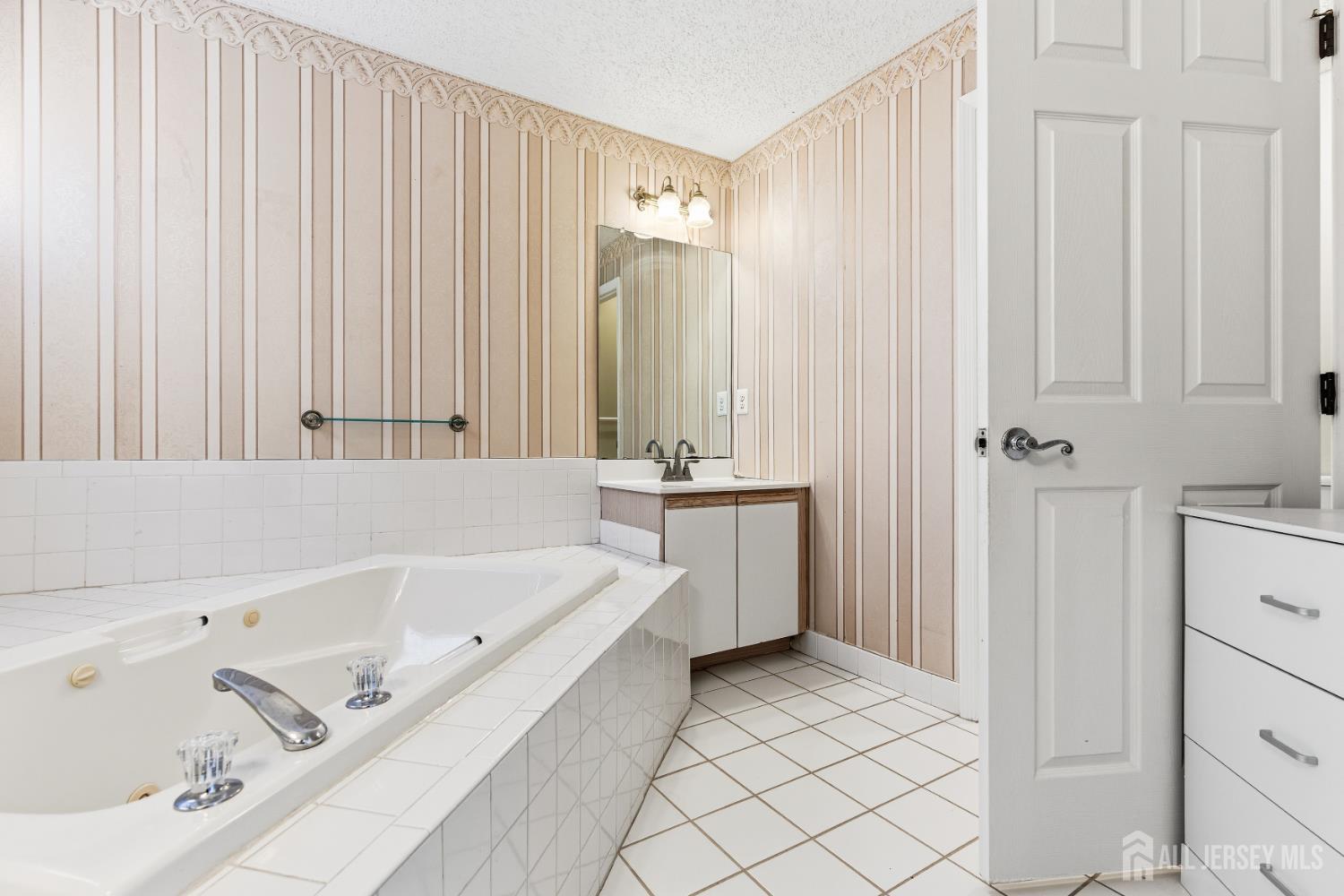 21 Newburgh Drive, Edison, NJ, 08820 image 17