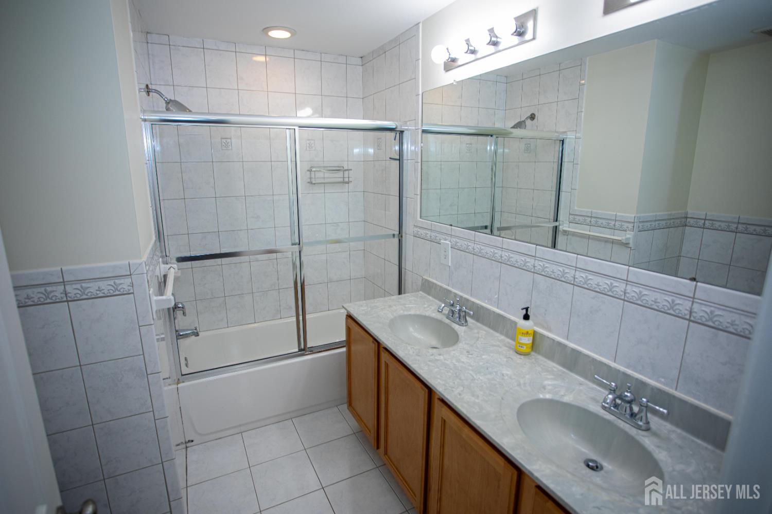 124 Adamecs Way, South Amboy, NJ, 08879 image 21