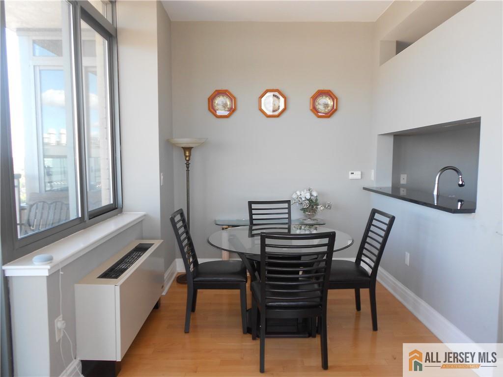 1 Spring Street 2305 Image 4