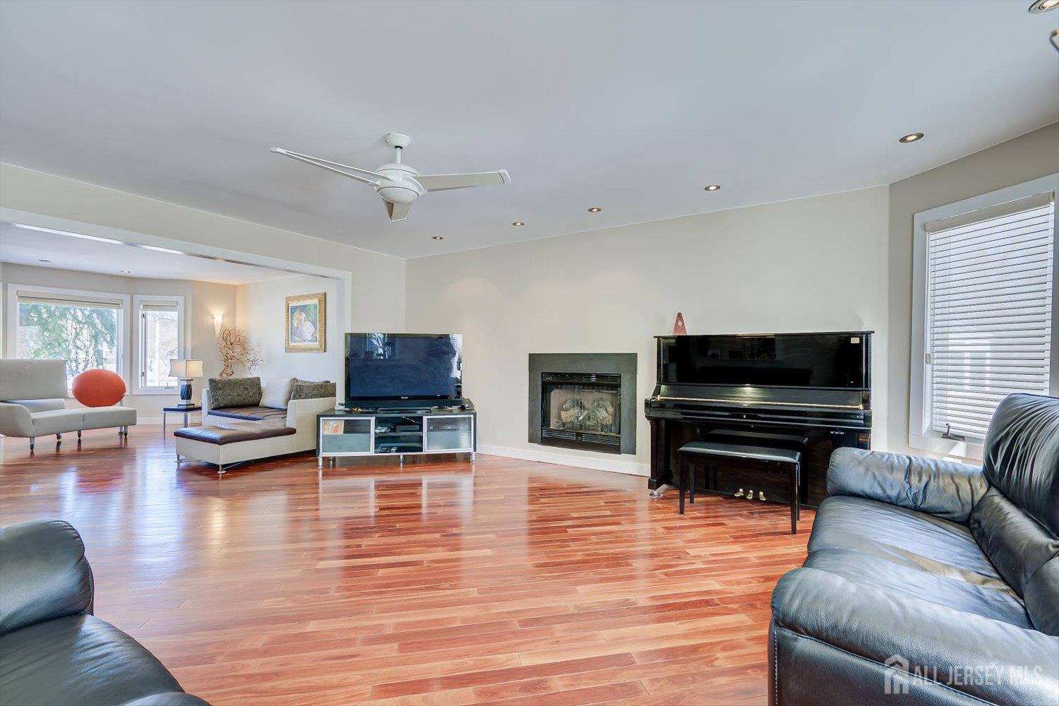 37 Jernee Drive, East Brunswick, NJ, 08816 image 22