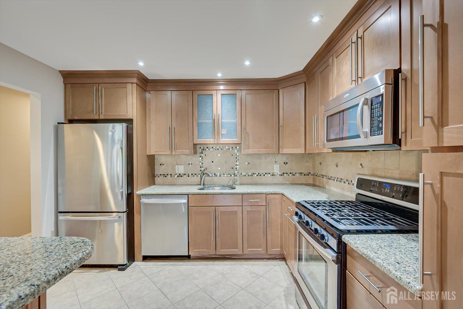 133 Oakmont Court, Edison, NJ, 08820 image 26