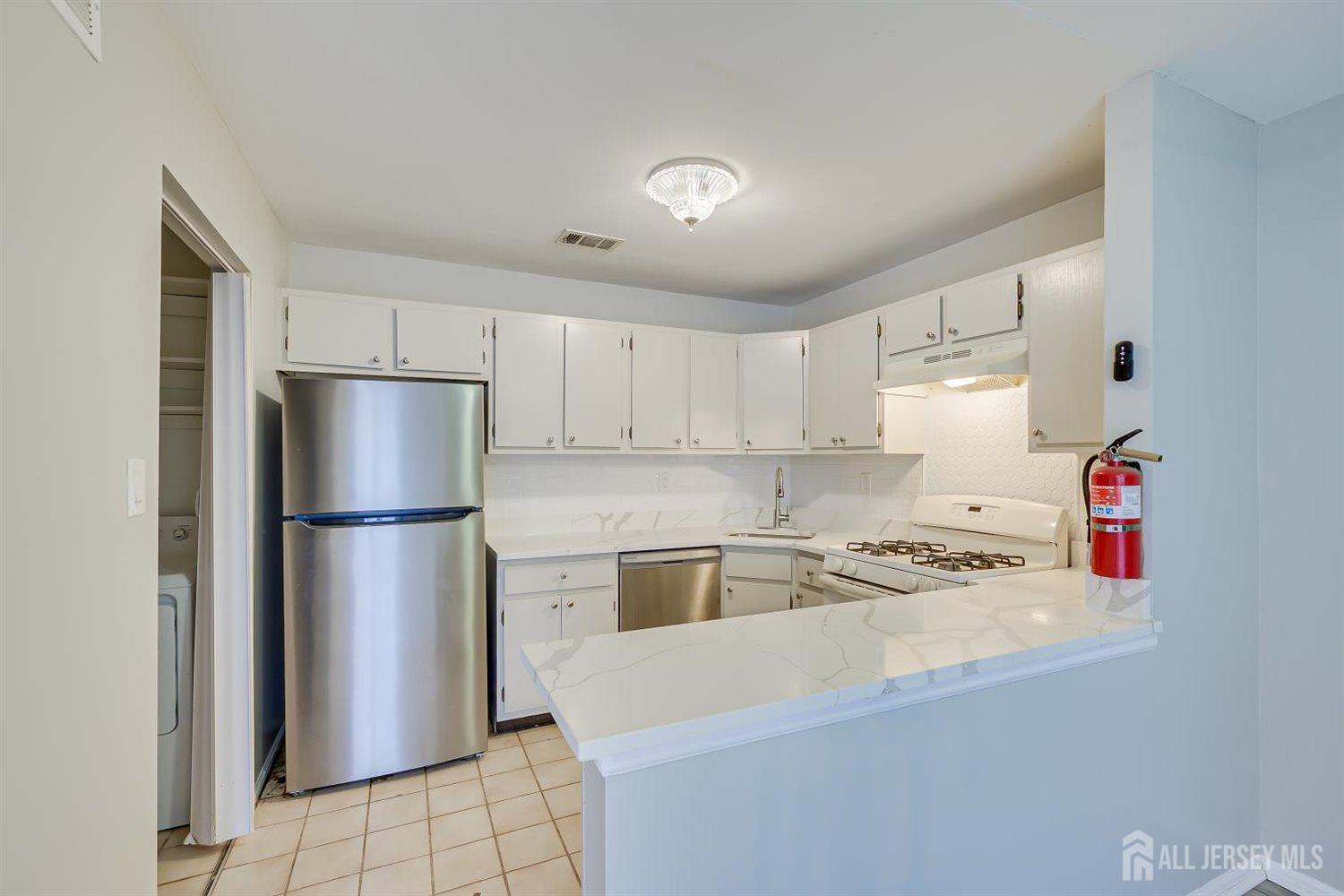 138 pennsylvania Way, North Brunswick, NJ, 08902 image 9