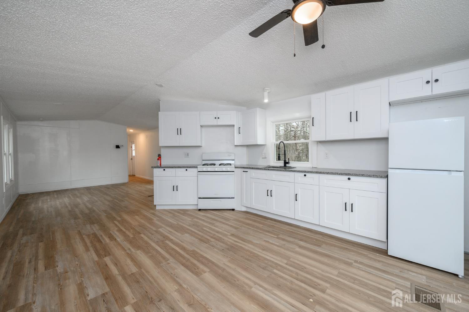 448 Evergreen Road Image 4