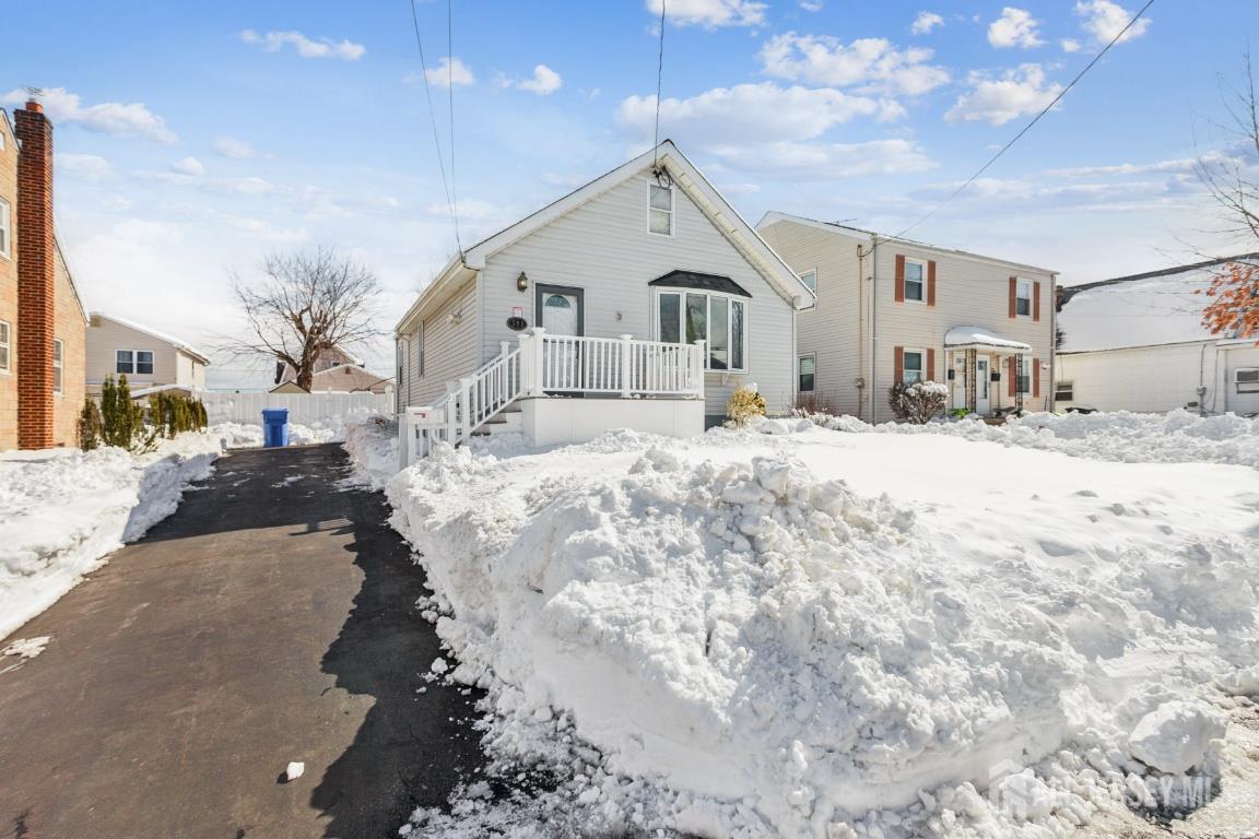 584 Garden Avenue Image 4