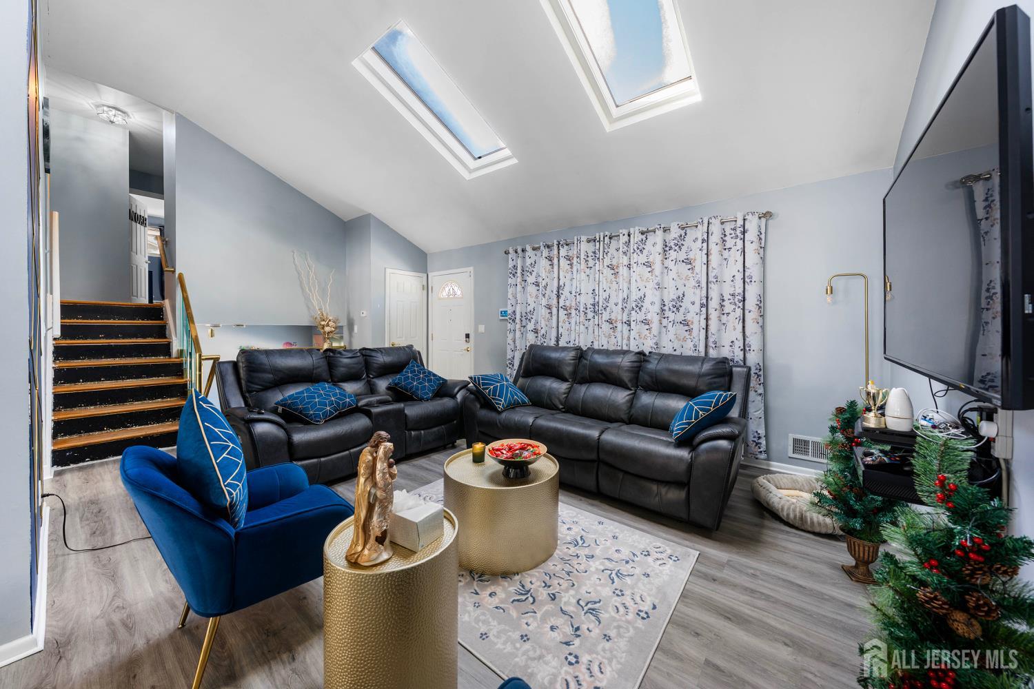 78 Roosevelt Avenue Image 5