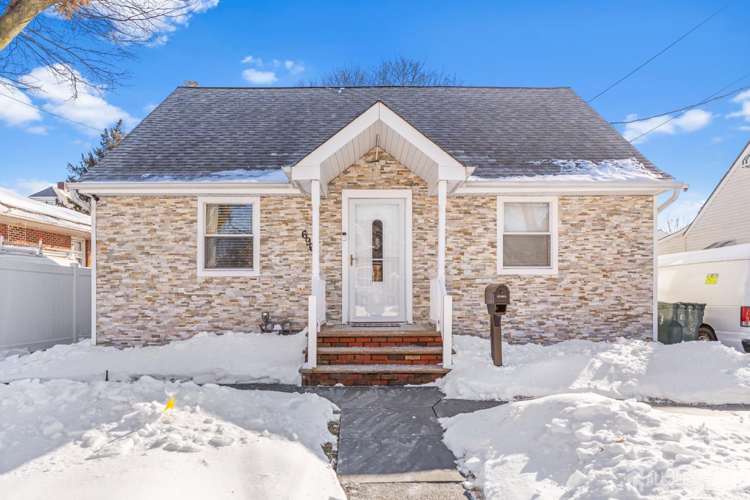 696 Hanson Avenue Image 2