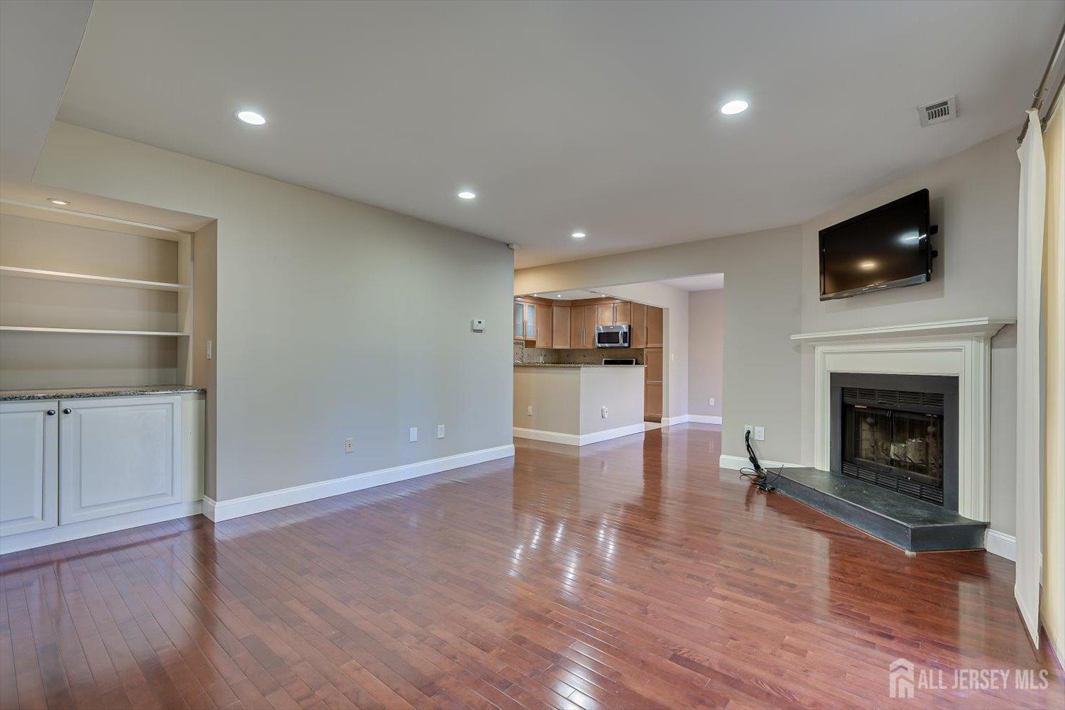 133 Oakmont Court, Edison, NJ, 08820 image 18