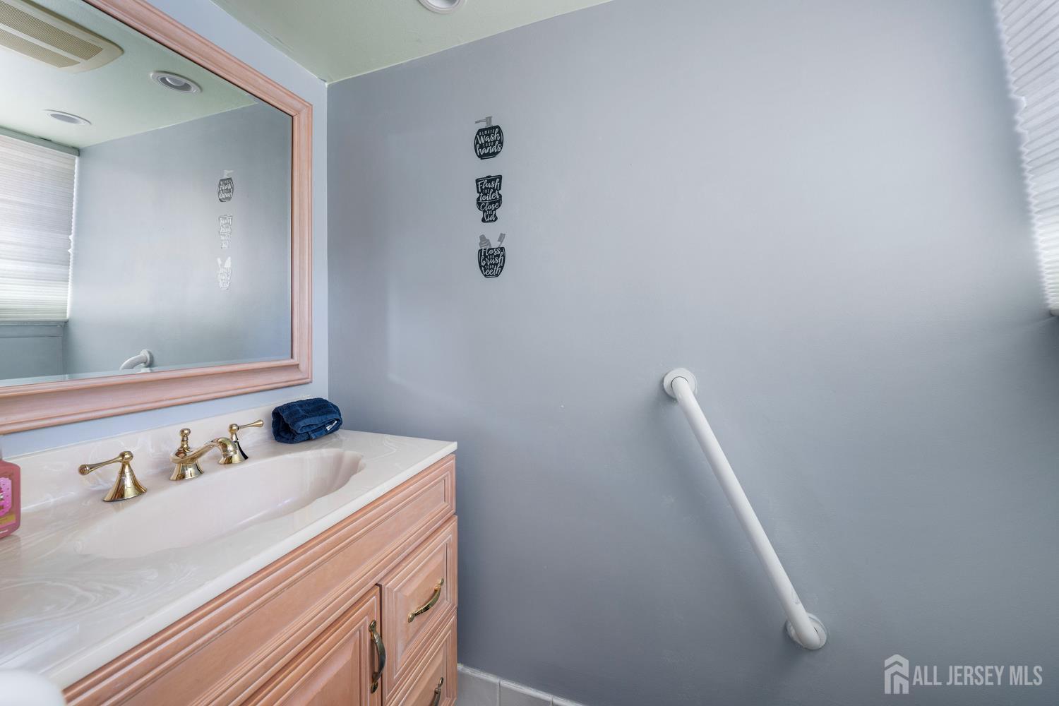 78 Roosevelt Avenue, Colonia, NJ, 07067 image 16