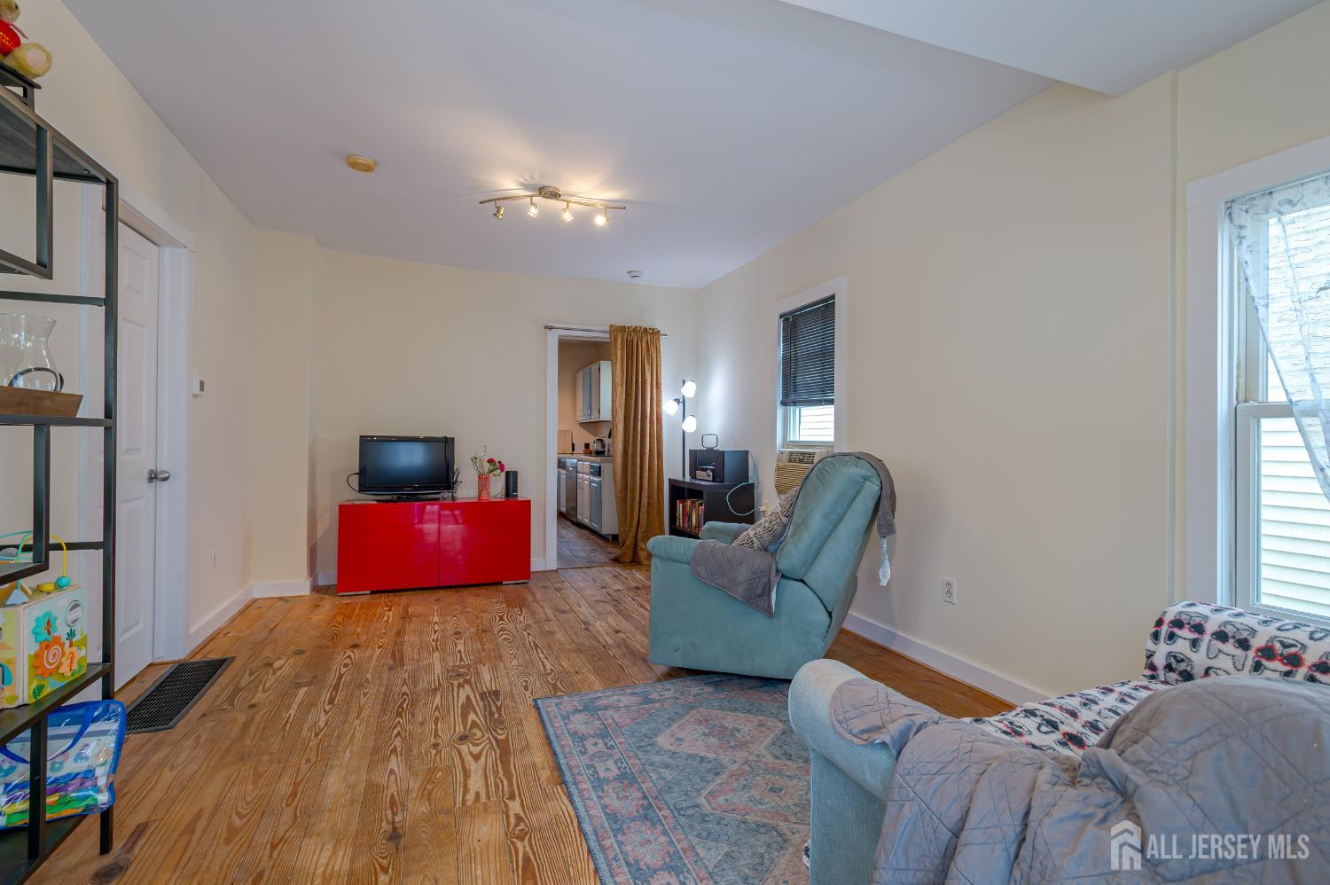 18 Scott Avenue Image 2