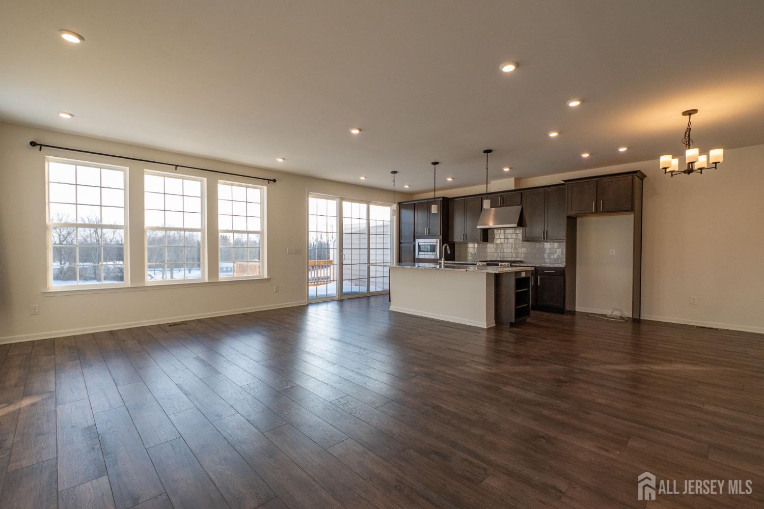 601 Charleston Drive Image 3