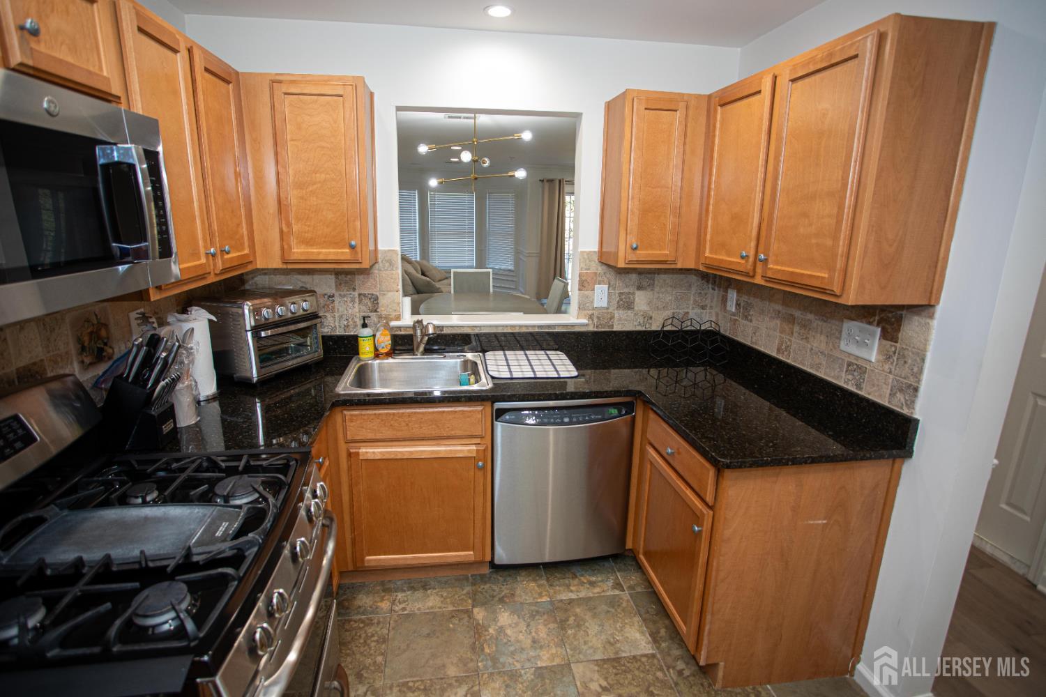 124 Adamecs Way, South Amboy, NJ, 08879 image 11