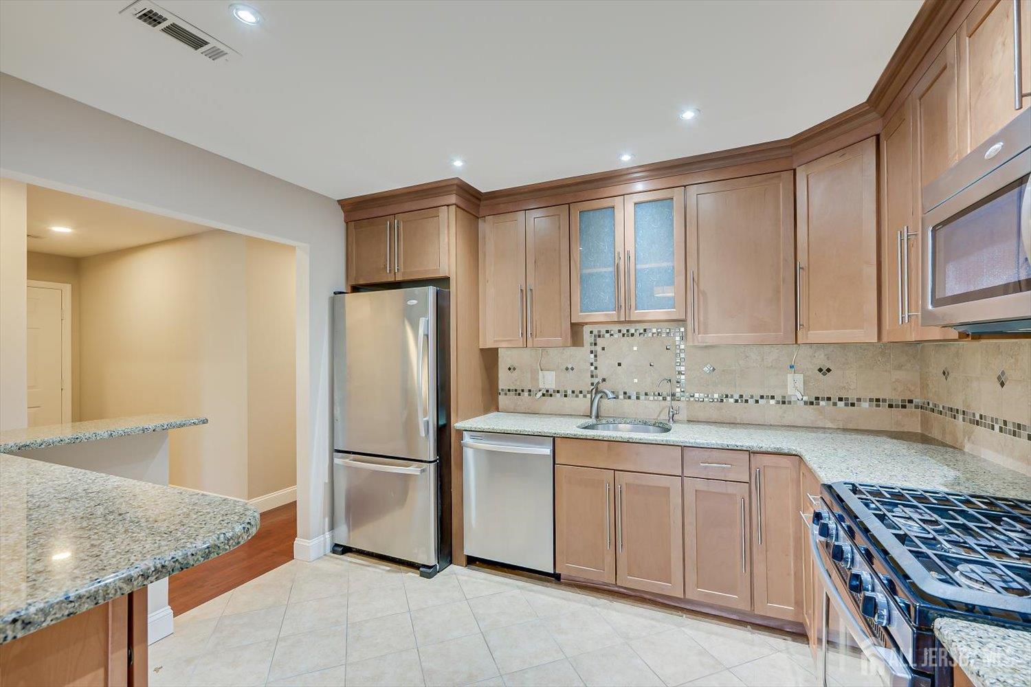 133 Oakmont Court, Edison, NJ, 08820 image 23