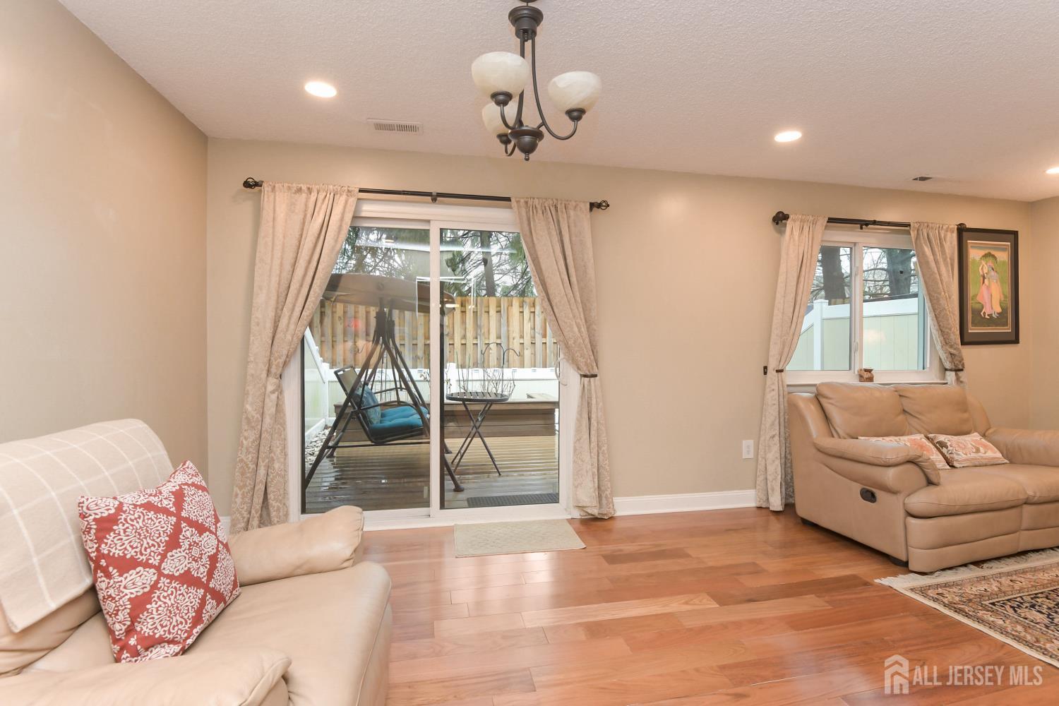 156 Hampshire Drive Image 3