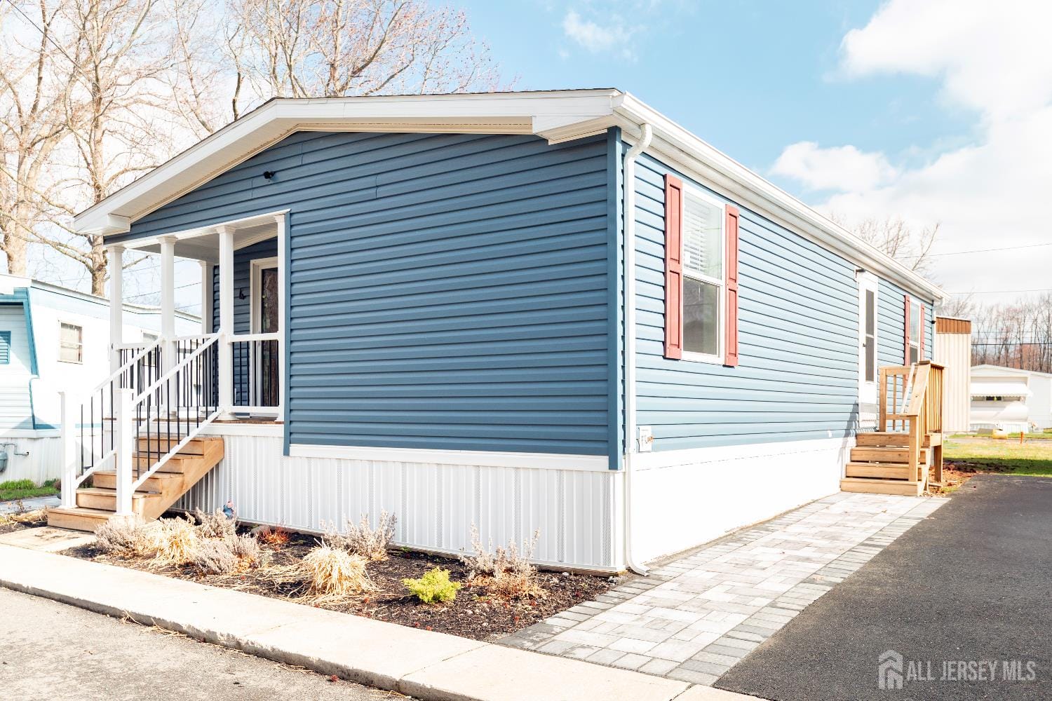 4 Oakdale Village Drive Image 3