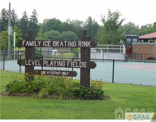 160 Evergreen Road 12B Image 4