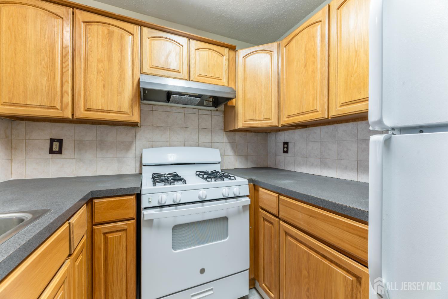 210 Edpas Road, New Brunswick, NJ, 08901 image 10