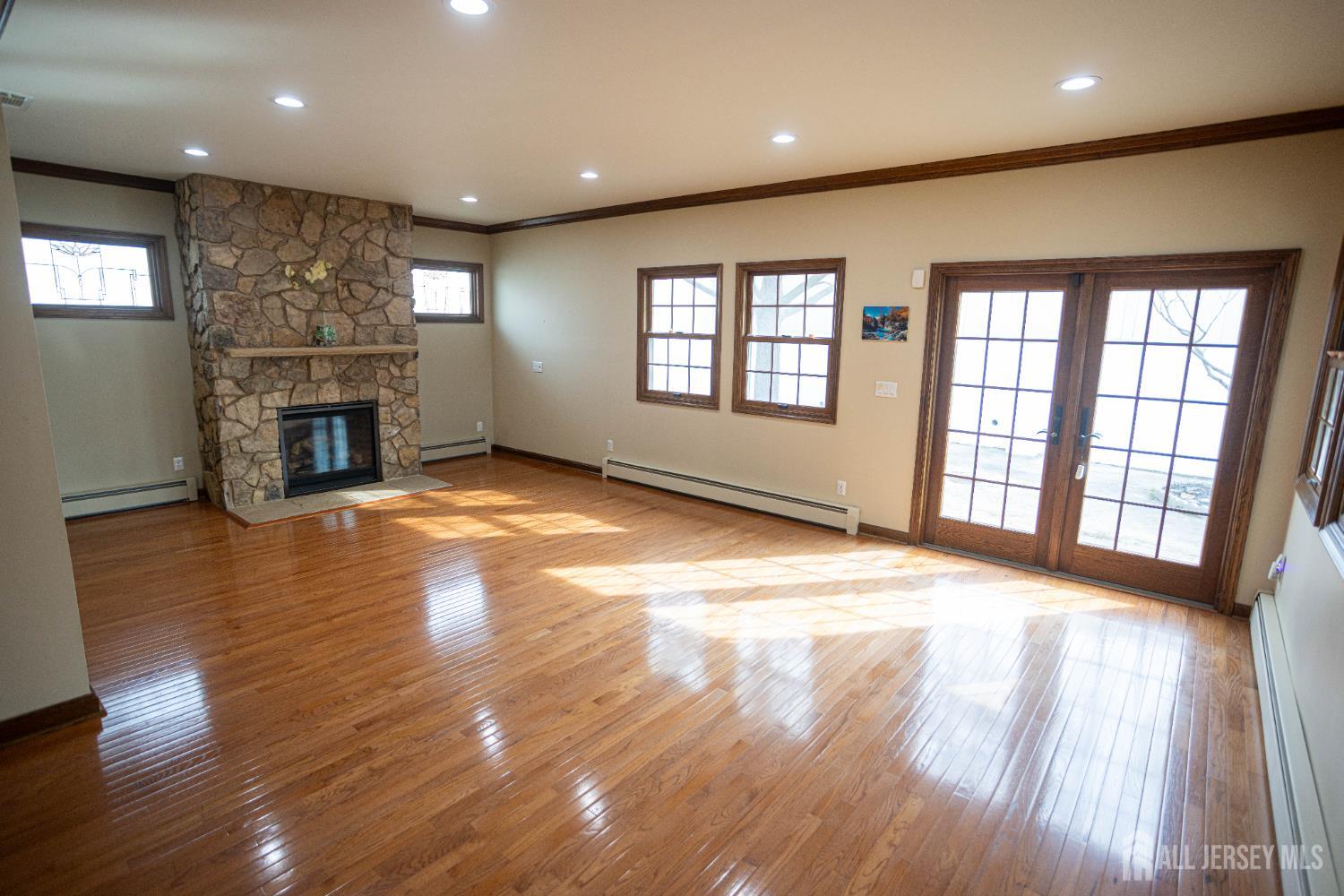 34 Douglas Street Image 2