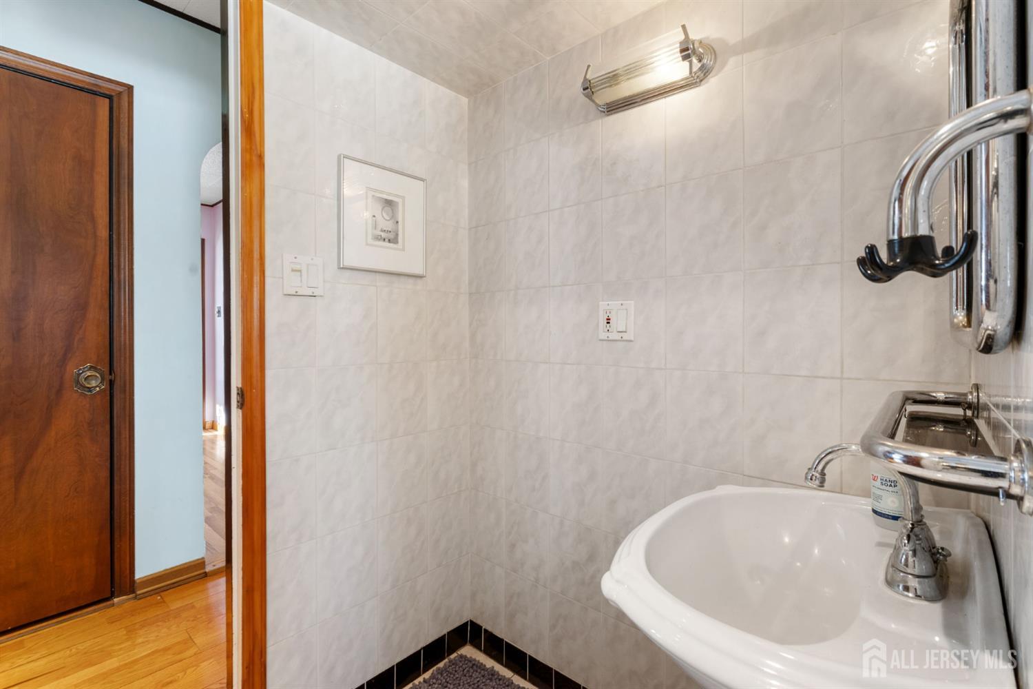 786 Wood Avenue, Colonia, NJ, 07067 image 19