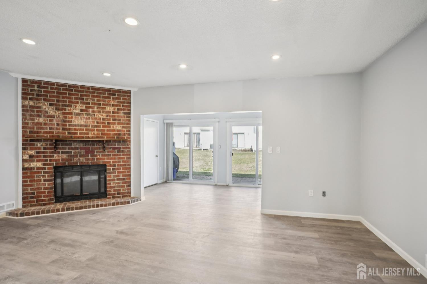 204 Hampshire Court Image 3