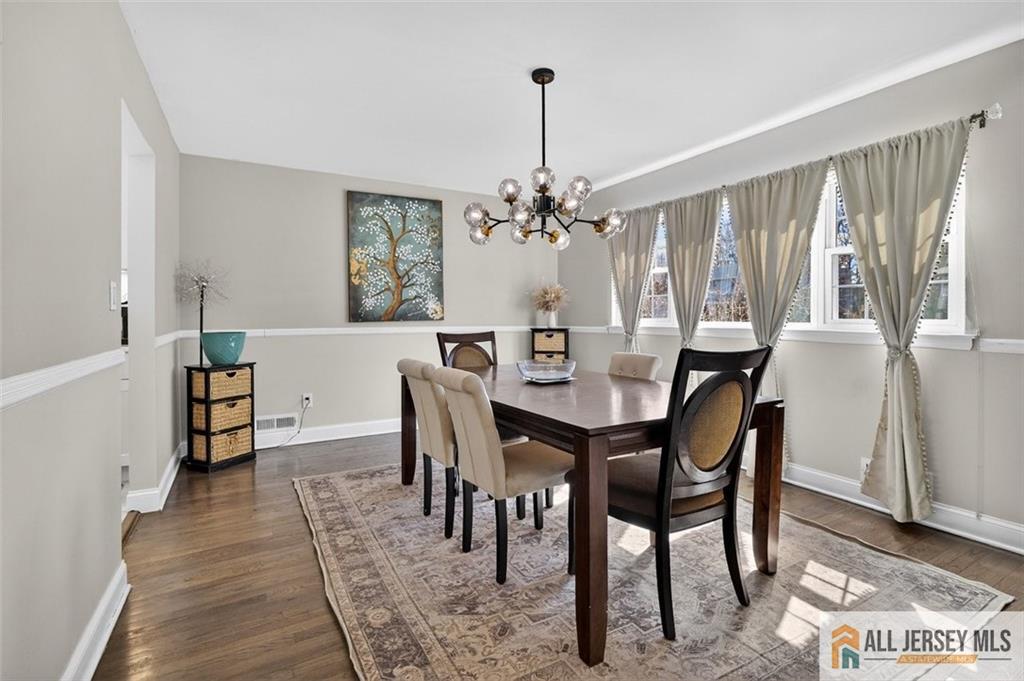 16 Colonial Drive Image 5