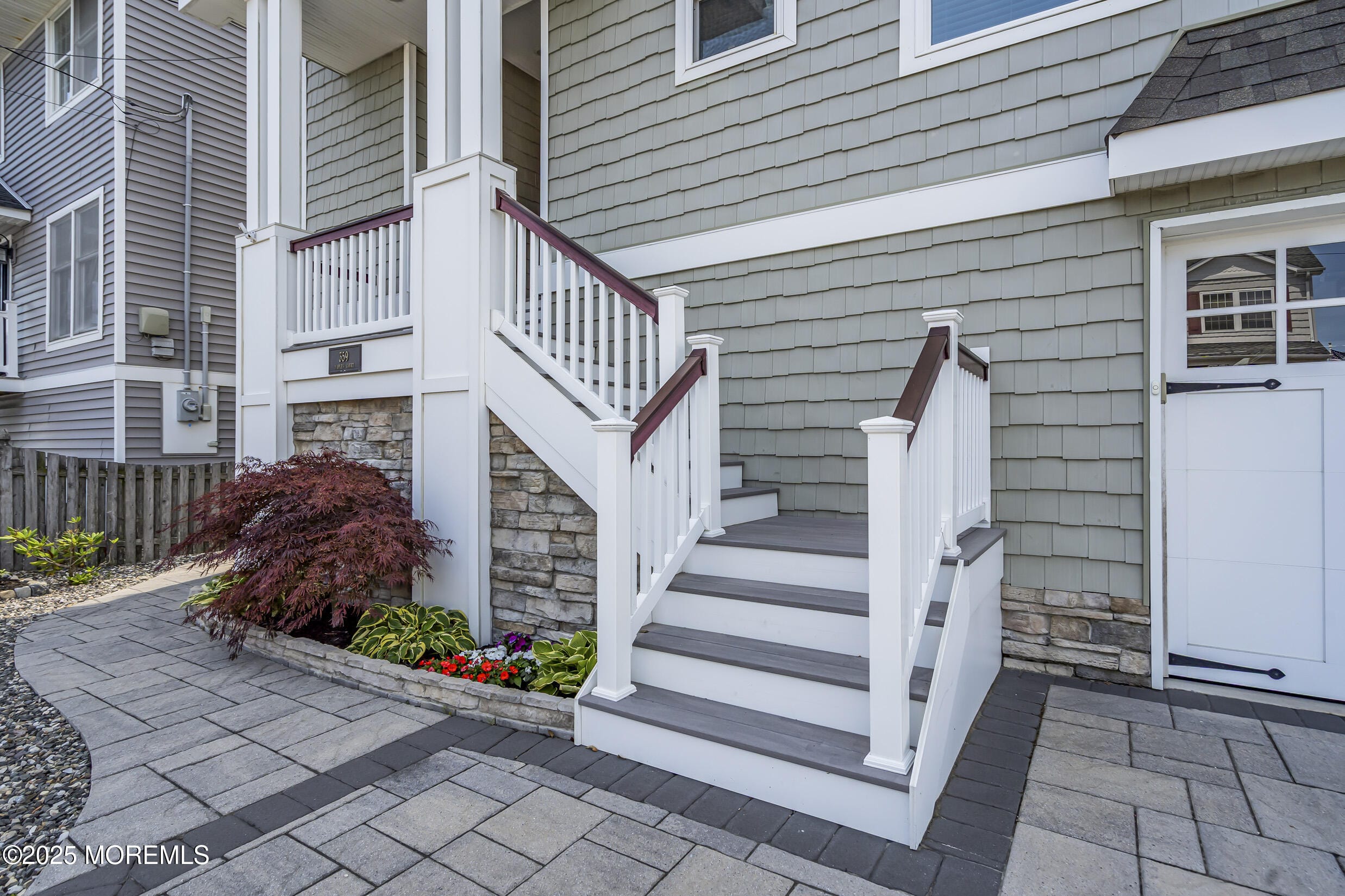 359 Naples Court Image 5