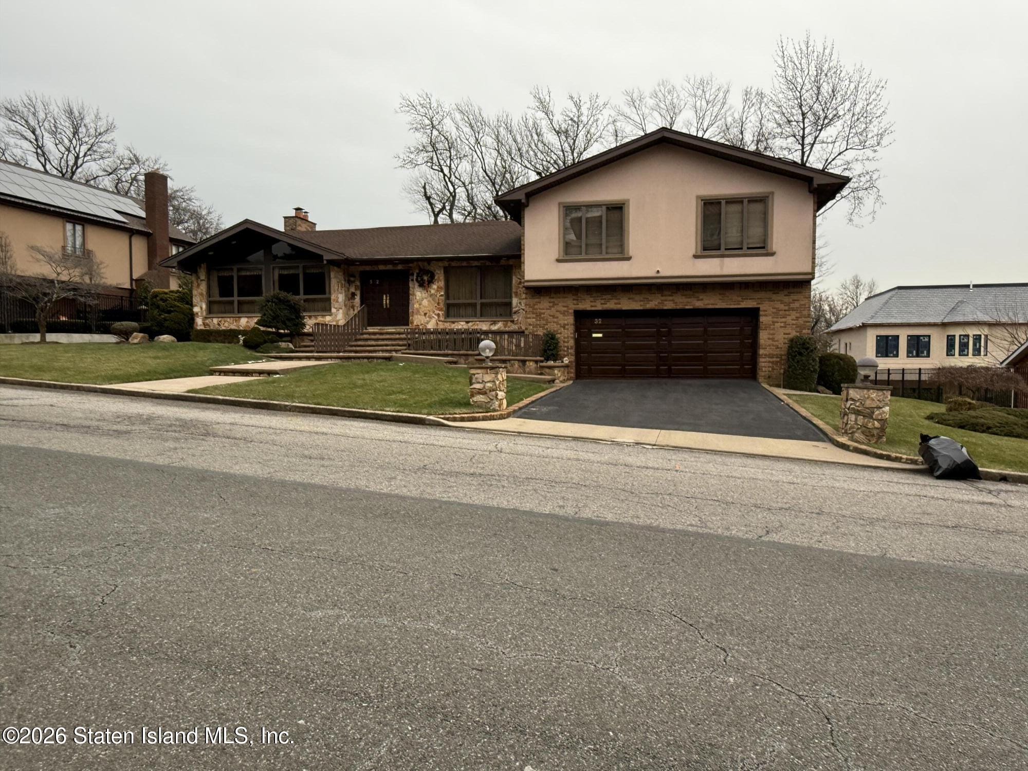 32 Hunt Lane, Staten Island, NY, 10304