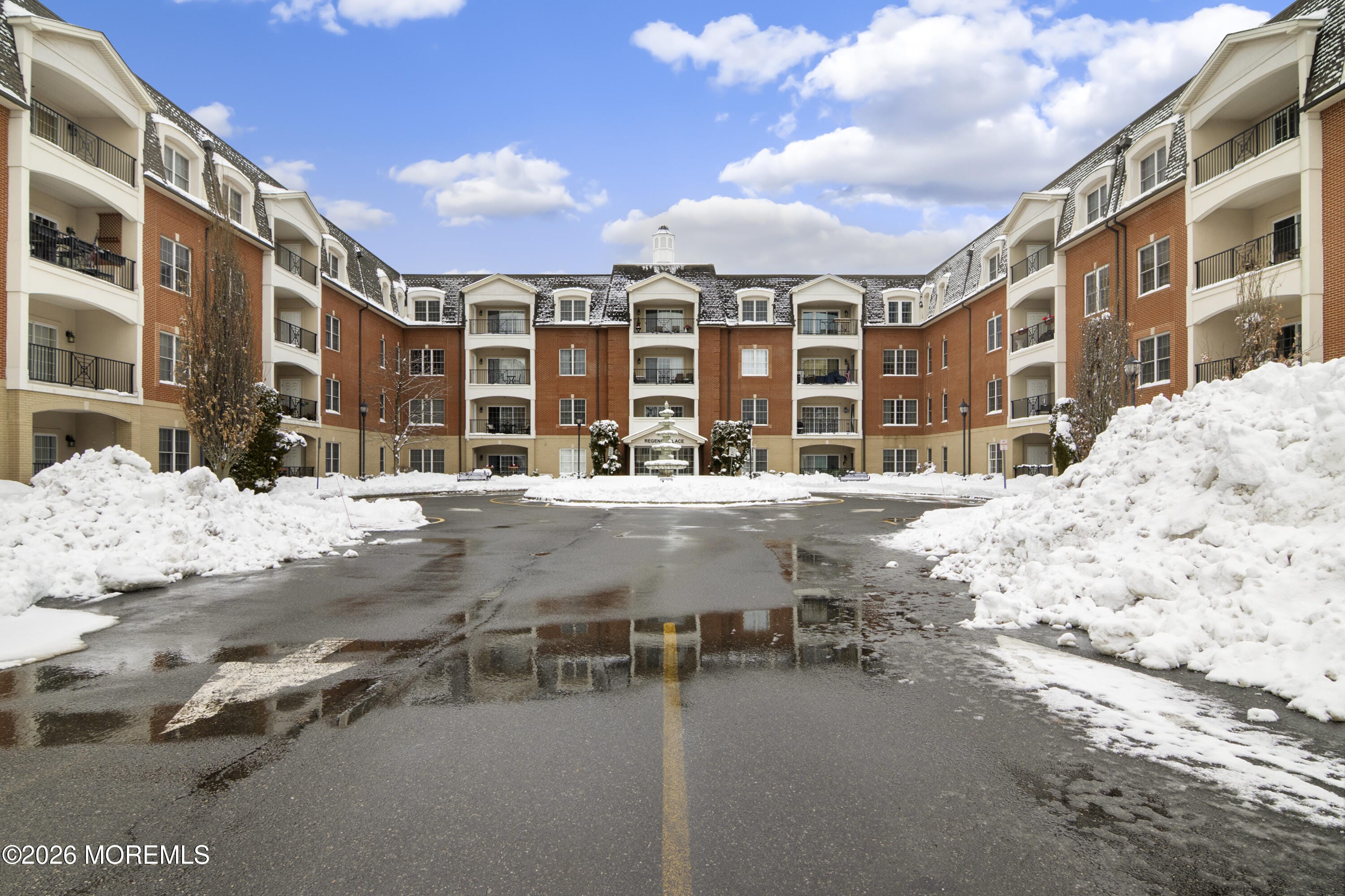 424 Regency Place 424 Image 1